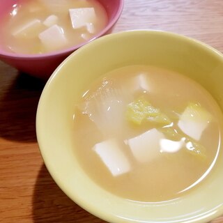 白菜と豆腐のみそ汁